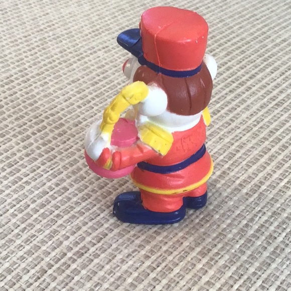 Vintage 1981 Mego Corp Clown Figurine, 2 1/4” - Picture 3 of 13